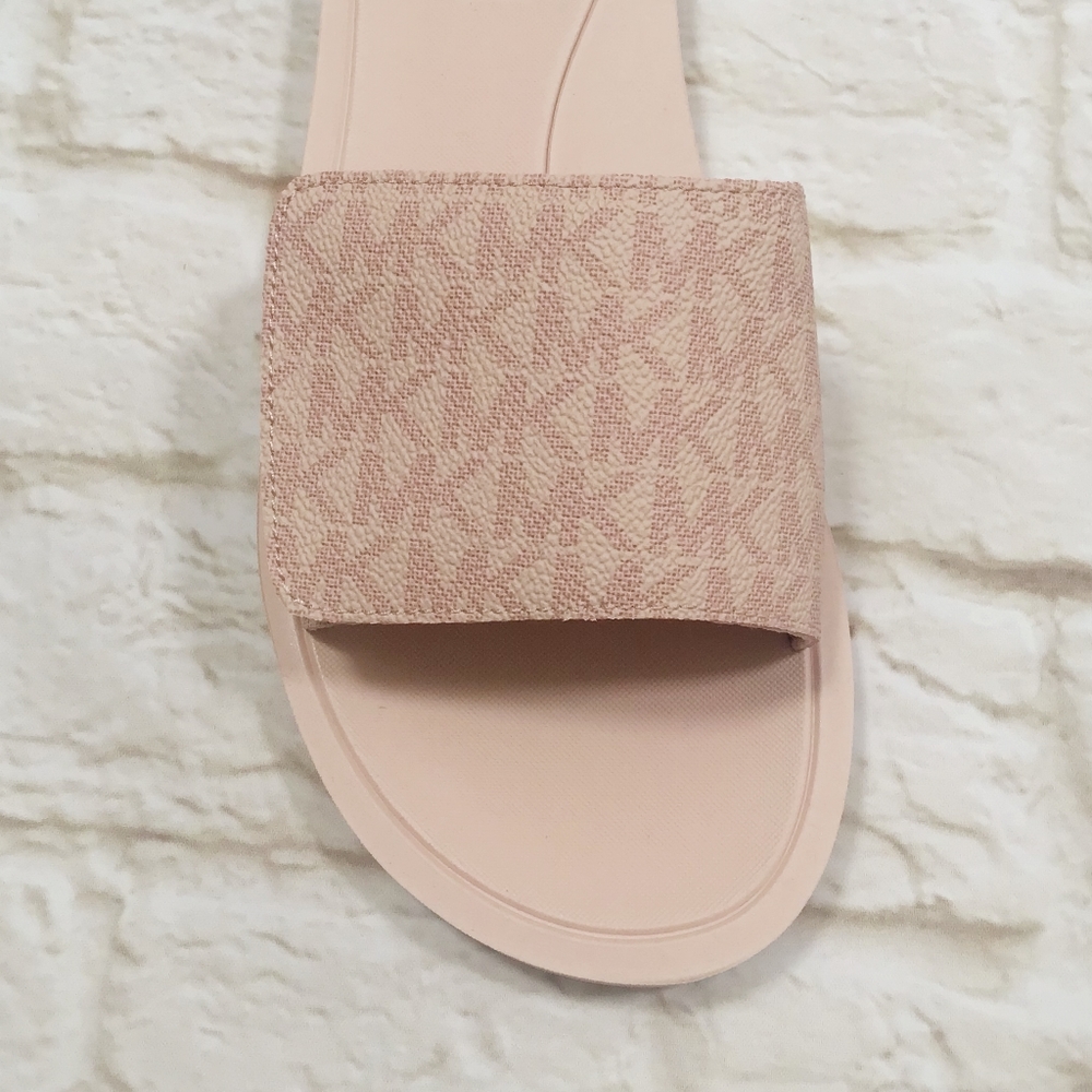 LAST ONE❗MICHAEL KORS Wade Slide In Ballet Color - Picture 2 of 10